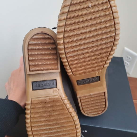 Tommy Hilfiger ladies boots (NWT) - Picture 5 of 6